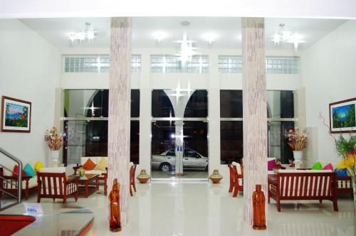 a lobby with chairs and tables in a building at Del Castillo Plaza Hotel Pucallpa in Pucallpa