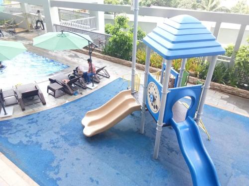 Πισίνα στο ή κοντά στο Cubao ManhattanHeights Unit 7EF Tower B, 1BR