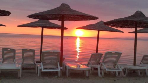 Gallery image of SUNSET HOTEL in Neos Marmaras