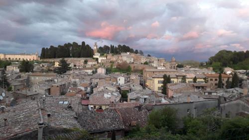 a cityscape of a city with houses and buildings at Agriturismo Podernuovo in Acquapendente