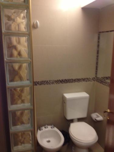 Koupelna v ubytování Lorenzo Suites Hotel