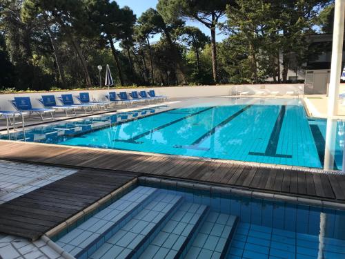 Πισίνα στο ή κοντά στο G&D Hotel Deanna Pool&Brunch