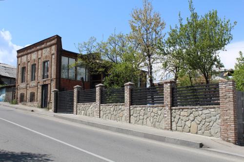 El edificio en el que está la casa de huéspedes