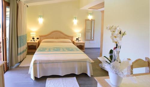 Hotel Su Giganti photo 2
