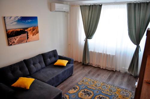 a living room with a couch and a window at Mariuca Apartament in Mangalia