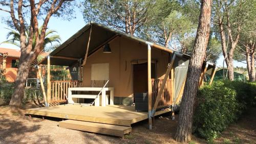 a tiny house with a porch and a table at Glamping at Elba in Lacona