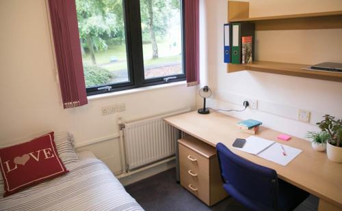 a room with a desk and a deskablish at Andrew Stewart Hall in Stirling