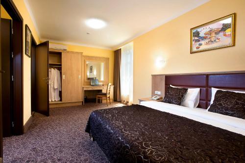 Кровать или кровати в номере GRAND OTRADA Hotel Resort & SPA