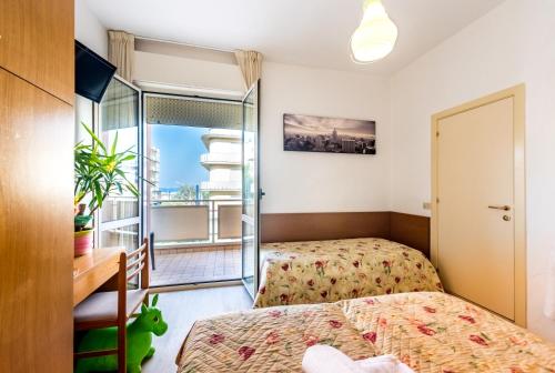 Ένα ή περισσότερα κρεβάτια σε δωμάτιο στο Hotel Losanna Cervia