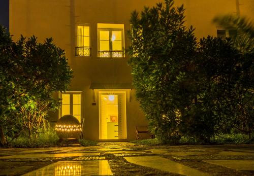 a house with a yellow door at night at Les Jardins de Toumana in Triffa