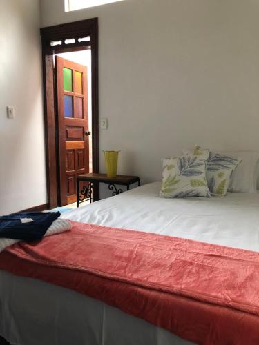a bedroom with a white bed with a window at Finca Hotel Brasilia in La Tebaida