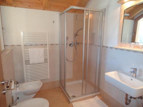 Bilik mandi di Apartments Rit