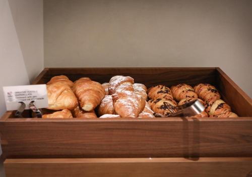 a wooden box filled with a variety of pastries at Hotel Lago Di Garda in Malcesine
