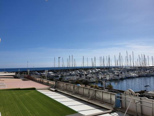 Résidence de standing la Pêcherie Spacieux T3 comme un cocon familial vue mer et sur l'avant port Sur le bout du bout de Cap d'Agde seule cap en Occitanie photo 45