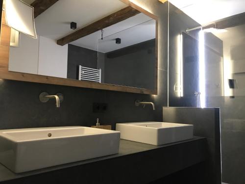 Ένα μπάνιο στο Antonya Apartments