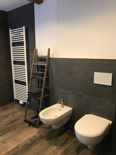 Ένα μπάνιο στο Antonya Apartments