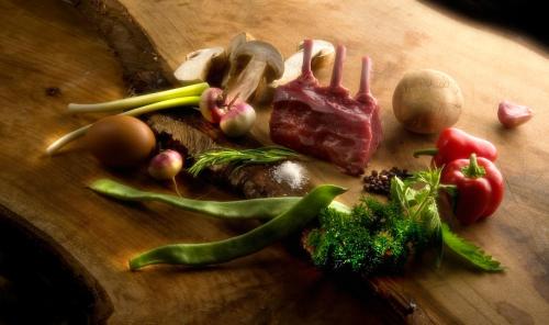 a bunch of vegetables on a wooden cutting board at Hotel Restaurant Kirchsteiger in Vollan