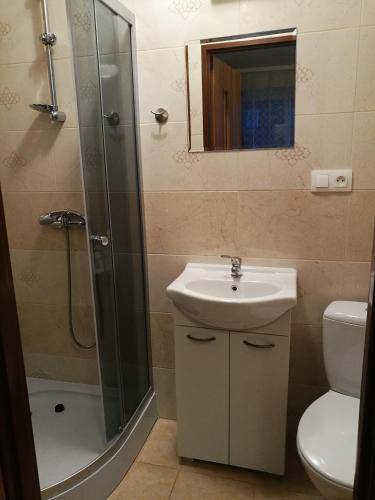 Bilik mandi di POKOJE GOŚCINNE BRYZA
