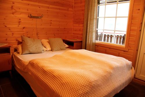 En eller flere senger på et rom på Fauske Camping & Motel