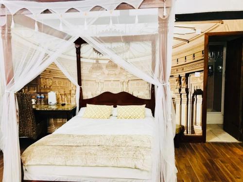 Katil atau katil-katil dalam bilik di Oldlands Farmhouse Gatwick