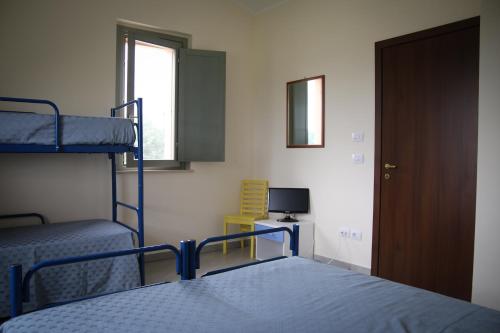 a bedroom with two bunk beds and a window at Fattoria Didattica Le Torte in Bettona