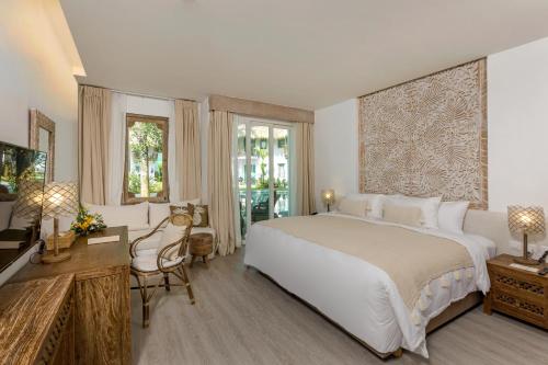 Katil atau katil-katil dalam bilik di Eden Beach Khaolak Resort and Spa A Lopesan Collection Hotel - SHA Extra Plus