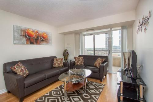 Platinum Suites Furnished Executive Suitesにあるテレビまたはエンターテインメントセンター