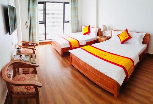Giường trong phòng chung tại Thanh Hoài Hotel