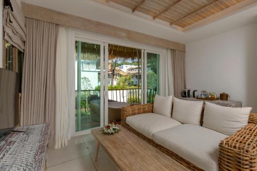 Ruang duduk di Eden Beach Khaolak Resort and Spa A Lopesan Collection Hotel - SHA Extra Plus