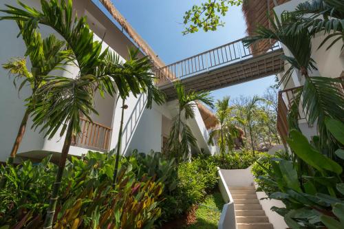 Taman di luar Eden Beach Khaolak Resort and Spa A Lopesan Collection Hotel - SHA Extra Plus