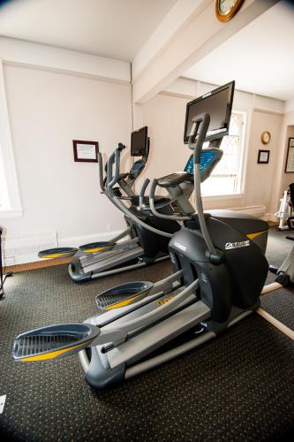 Fitness centrum a/nebo fitness zařízení v ubytování The Inn at the Union Club of British Columbia