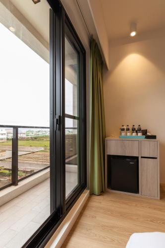 a room with a large window and a tv at Buluba in Yuanshan
