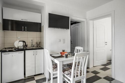Кухня или мини-кухня в Apartments Natali
