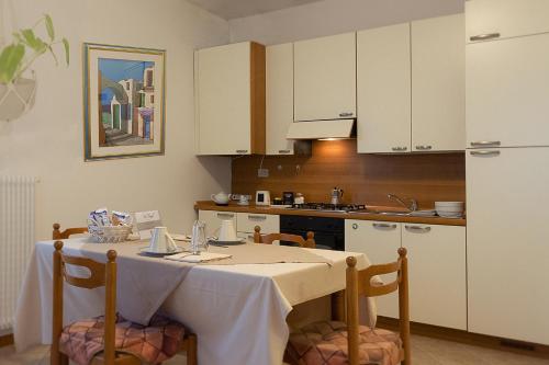 Η κουζίνα ή μικρή κουζίνα στο Residence San Miguel (4)