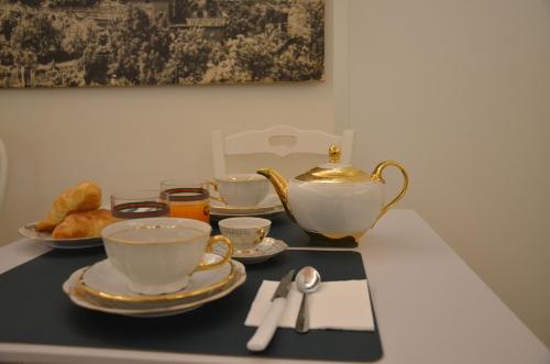 Příslušenství pro přípravu čaje a kávy v ubytování Il Nido Di Anna