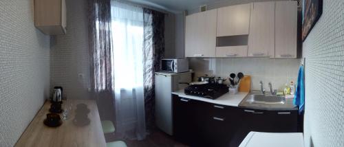 A kitchen or kitchenette at Gleba Uspenskogo 7A