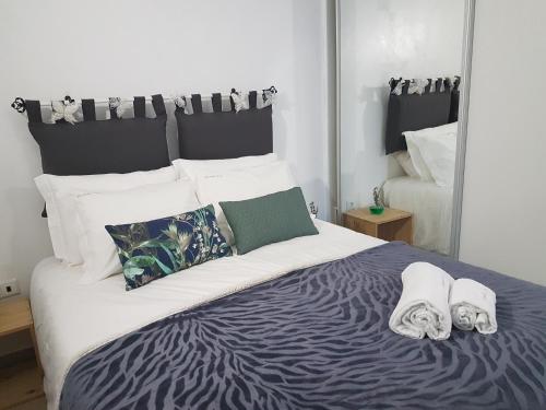 a bedroom with a large bed with towels on it at Vivenda da Eva in Arcos de Valdevez
