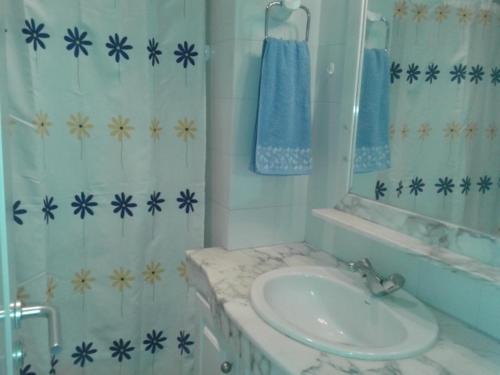 Lovely flat with sea-view, 1 minute walk to beach