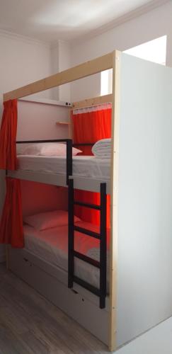 Un ou plusieurs lits dans un hébergement de l'établissement Be Lisbon Hostel Intendente