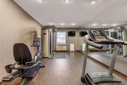 
The fitness center and/or fitness facilities at Comfort Inn Auburn-Worcester
