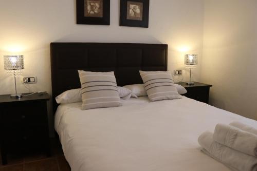 A bed or beds in a room at Villa Sa Vinyeta
