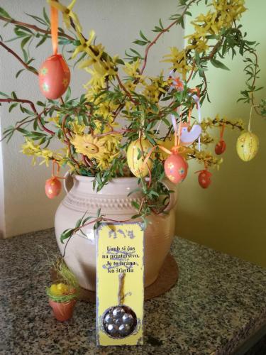 a plant in a vase with ornaments on it at Chalupa u Manišov in Laskár