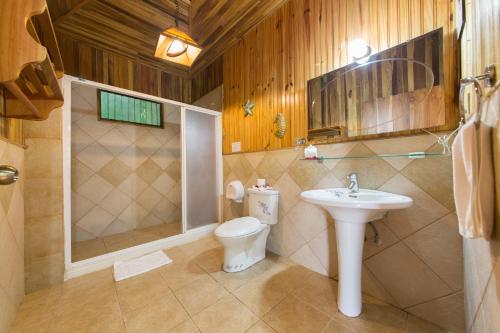 a bathroom with a toilet, sink, and bathtub at Hotel Kokoro Mineral Hot Springs in Fortuna