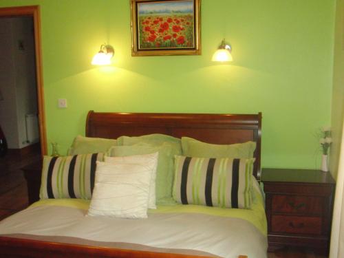 Postel nebo postele na pokoji v ubytování Woodlands House