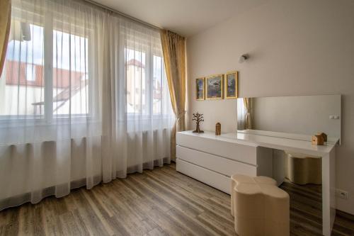 Fotografie z fotogalerie ubytování Unique Charles Bridge 2BDR Apartment. v Praze