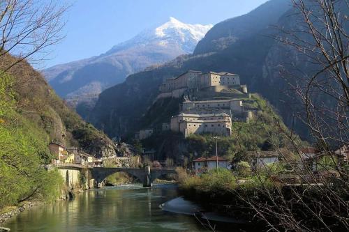a town on a mountain with a river and a mountain at Ristoro Saint Roch in Hone