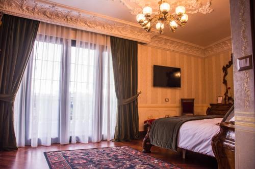 TV a/nebo společenská místnost v ubytování Hotel Epidamn Boutique & Spa
