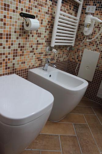 a bathroom with a white toilet and a sink at Residenza Orsini in Benevento