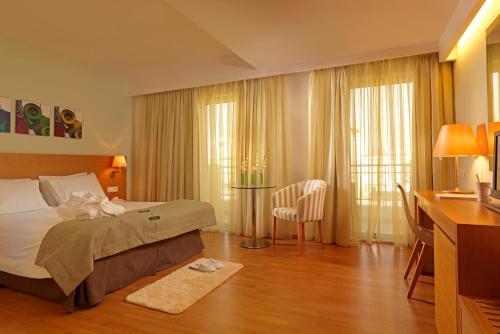 Llit o llits en una habitació de Elefsina Hotel