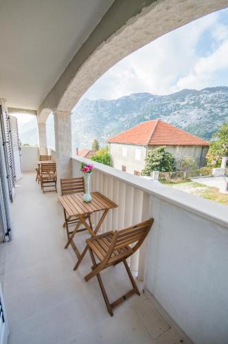 Gallery image of Queen Teuta - Sea View - Private Parking & Garden - BBQ Grill in Risan